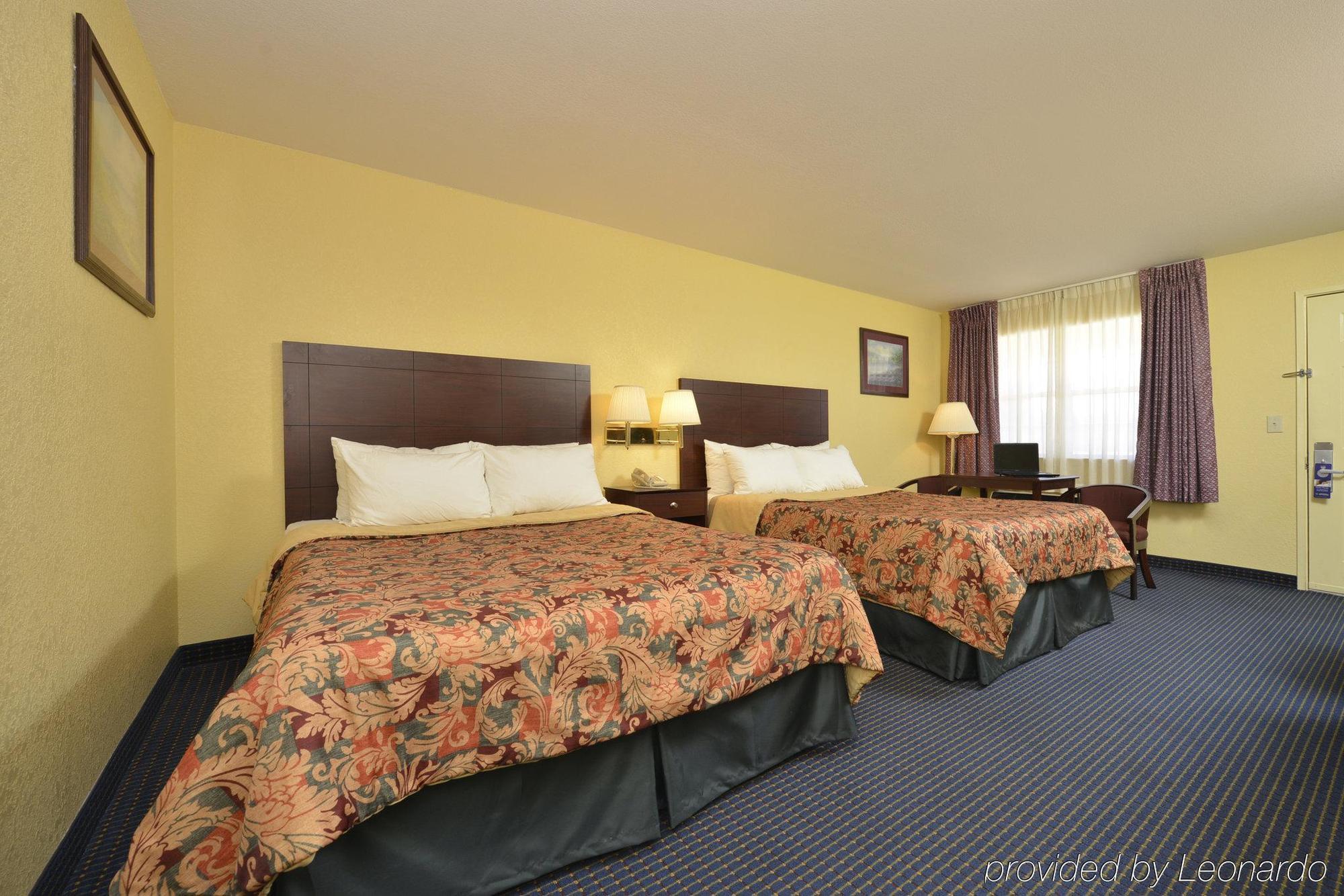 Days Inn Gun Barrel City Екстер'єр фото